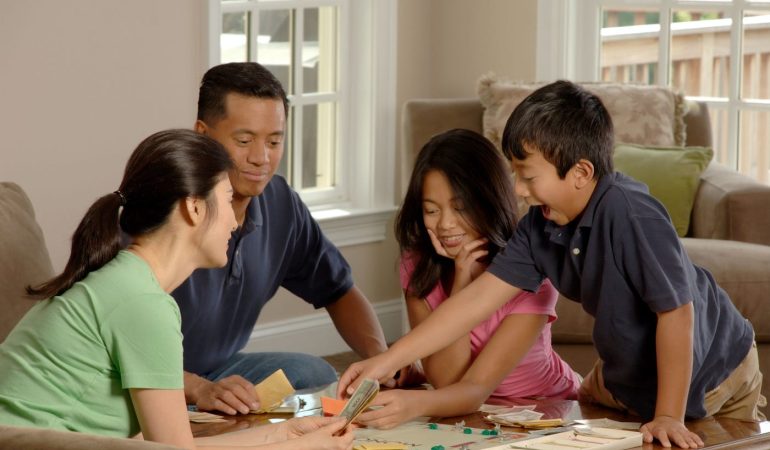 Fun and Easy Ways to Boost the Family Vibe Through Games